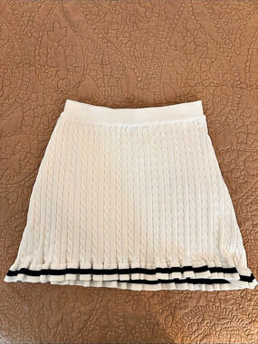 Willow & Wind Cable Knit Mini Skirt in White & Black Size Large Like New